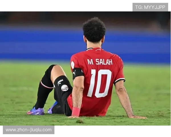 利物浦小将赛后交换球衣，萨拉赫主动拥抱鼓励